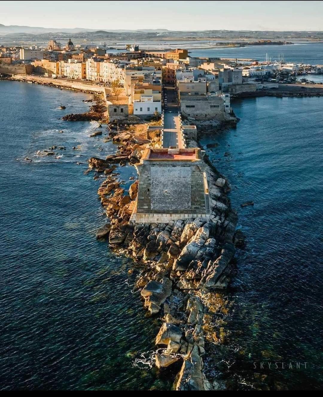 Vespri Love Trapani Bagian luar foto